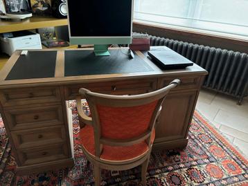 Massiefhouten bureau  beschikbaar voor biedingen