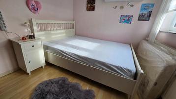 ikea bed met nachtkastje beschikbaar voor biedingen
