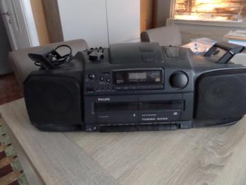grote radio/cassette/cd speler beschikbaar voor biedingen