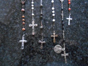 Zeer mooi Lot antieke Paternosters en religieuze bedeltjes beschikbaar voor biedingen
