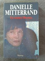 "En toutes libertés" Danielle Mitterand (1996), Livres, Utilisé, Enlèvement ou Envoi, Politique, Danielle Mitterand