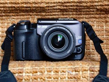 Olympus E-300 DSLR met Kodak CCD sensor; inclusief kitlens beschikbaar voor biedingen