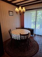 cuisine : table, 4 chaises, tapis, lustre et 3 lampes suspen, Enlèvement
