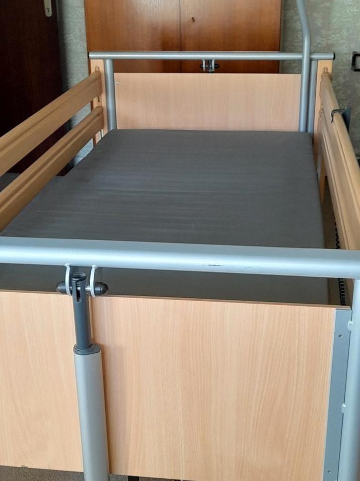 Lit médicalisé electrique avec matelas., Divers, Matériel Infirmier, Enlèvement