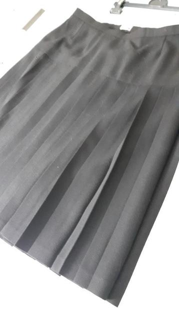 geplooide rok, taille 92 cm beschikbaar voor biedingen