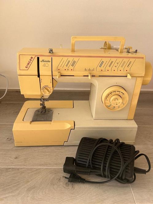 Naaimachine Singer Melodie 40 (decoratie), Hobby en Vrije tijd, Naaimachines en Toebehoren, Gebruikt, Naaimachine, Singer, Ophalen