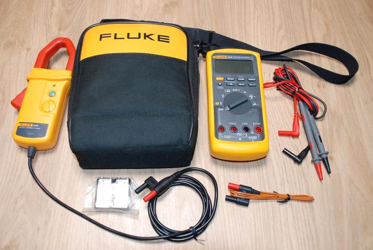 FLUKE multimeter en stroomtang (nieuw), Doe-het-zelf en Bouw, Meetapparatuur, Nieuw, Multimeter, Ophalen of Verzenden