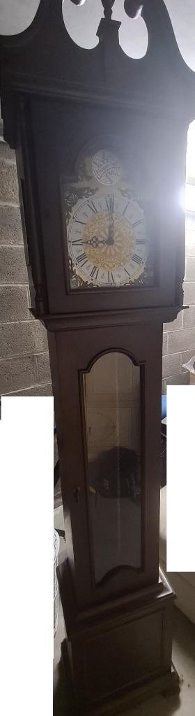 Tempus Fugit klok — decoratief of aan reparatie toe beschikbaar voor biedingen