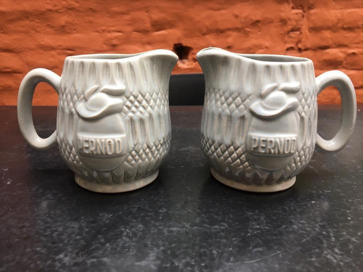 2 x pichet Pernod ancien original gris en céramique Cogeram, Verzamelen, Glas en Drinkglazen, Zo goed als nieuw, Ophalen of Verzenden