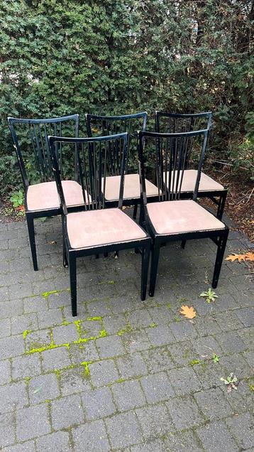 5 retro stoelen beschikbaar voor biedingen