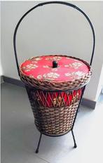 VINTAGE naai- opbergmand rotan en smeedijzer, Ophalen