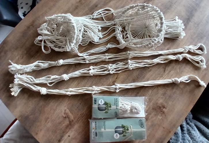 Macrame  Plantenhangers wit/beige, Huis en Inrichting, Kamerplanten, Ophalen of Verzenden