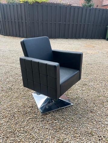 Kapperstoel beschikbaar voor biedingen