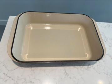 Le Creuset ovenschaal 40 cm hazelnoot in nieuwstaat beschikbaar voor biedingen
