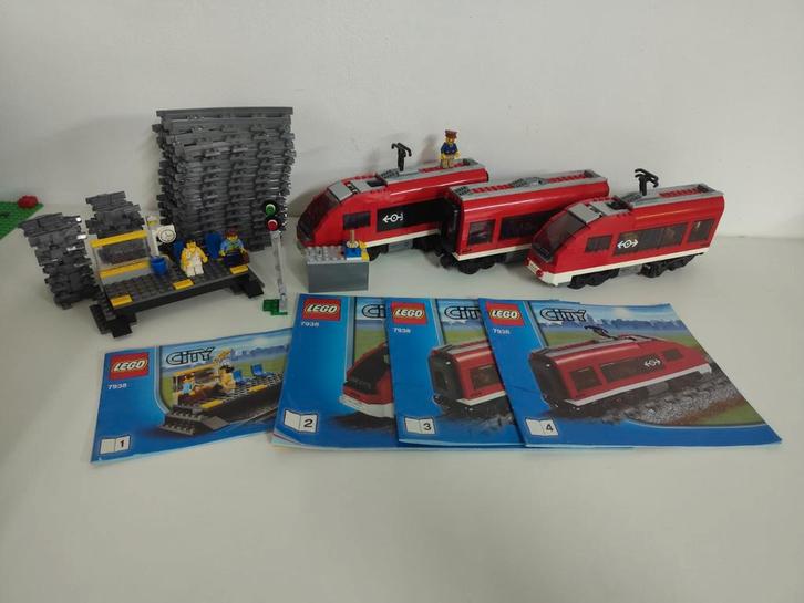 Lego 7938 rode trein (compleet), Kinderen en Baby's, Speelgoed | Duplo en Lego, Zo goed als nieuw, Lego, Complete set, Ophalen of Verzenden