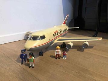 Playmobil passagiersvliegtuig met figuren  beschikbaar voor biedingen