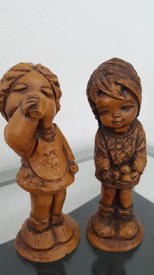 Vintage Twee Beelden van Meisjes, Antiek en Kunst, Kunst | Beelden en Houtsnijwerken, Ophalen of Verzenden
