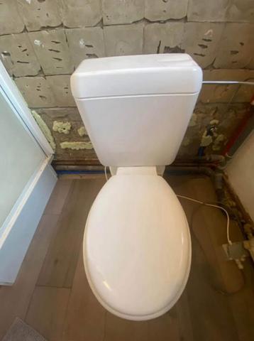 WC complet avec chasse Geberit sortie verticale Prix 85€, Bricolage & Construction, Sanitaire, Enlèvement, Comme neuf
