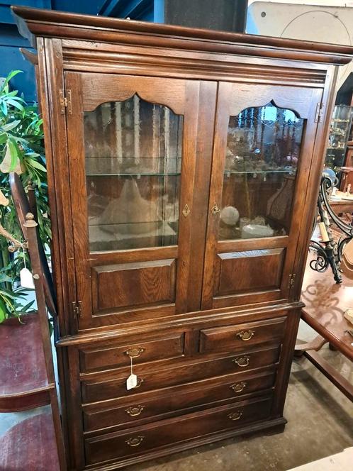 vitrinekast in massief donker hout, Huis en Inrichting, Kasten | Buffetkasten, Ophalen
