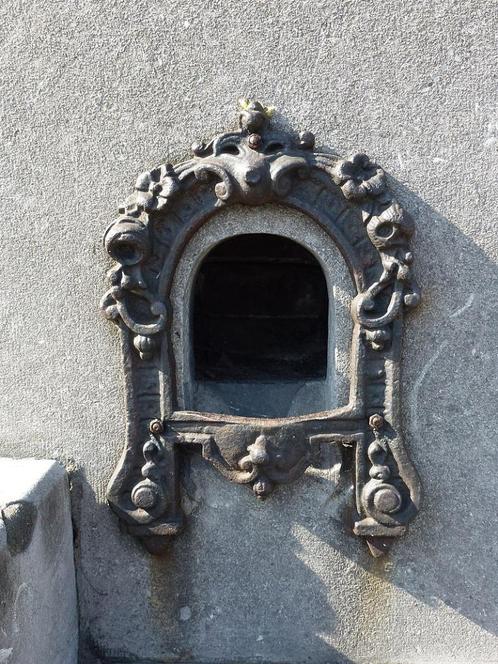 Gietijzeren inbouw schoenschraper voetschraper voor gevel, Antiek en Kunst, Curiosa en Brocante, Ophalen of Verzenden