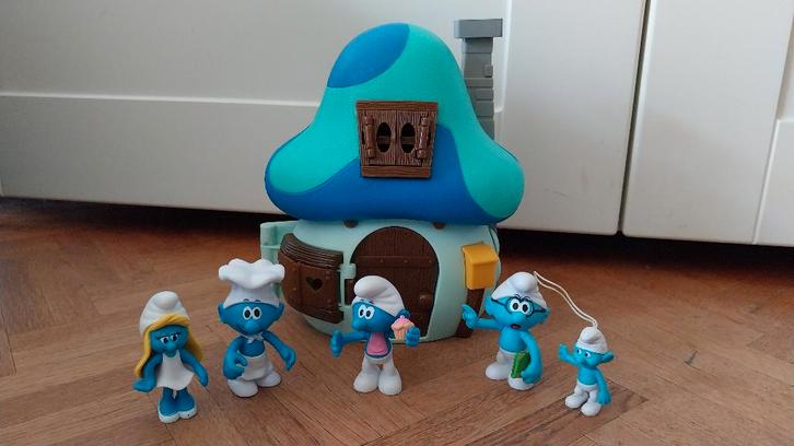 Maison Schtroumpf et ses 5 figurines, Collections, Schtroumpfs, Comme neuf, Maison ou Attribut, Différents Schtroumpfs, Enlèvement ou Envoi