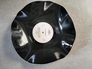 schaal gemaakt van LP - langspeelplaat vinyl beschikbaar voor biedingen