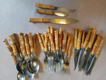 Ensemble couverts en inox avec manches en bambou naturel beschikbaar voor biedingen