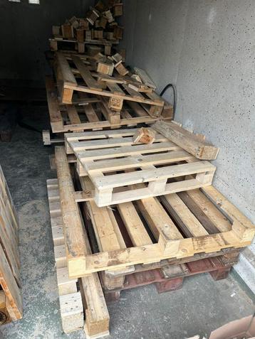 Gratis brandhout beschikbaar voor biedingen