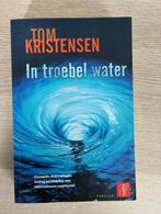 In troebel water - spannende detective, Ophalen of Verzenden, Zo goed als nieuw, Tom Kristensen