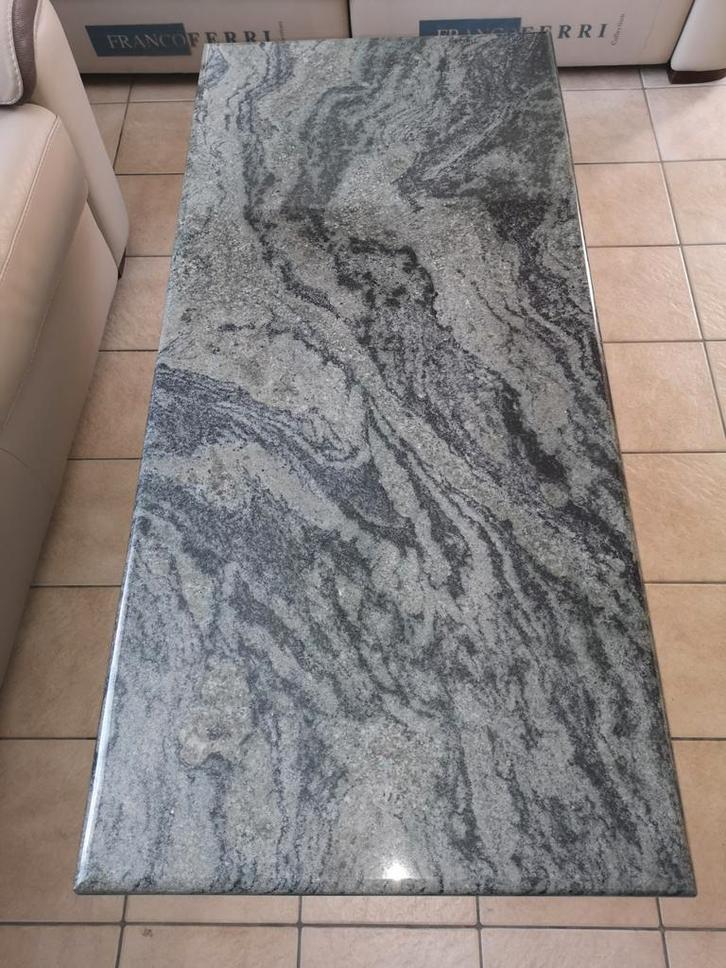 Braziliaanse granieten tafel, Huis en Inrichting, Stoffering | Tapijten en Vloerkleden, Gebruikt, Groen, Ophalen