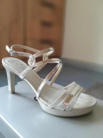 Sandalen met hak beschikbaar voor biedingen