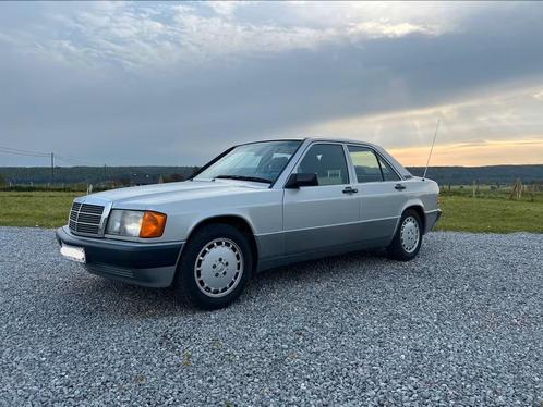 Mercedes 190e met 136000 kms, Auto's, Oldtimers, Mercedes-Benz, Benzine, Berline, 4 deurs, Handgeschakeld, Zilver of Grijs, Blauw