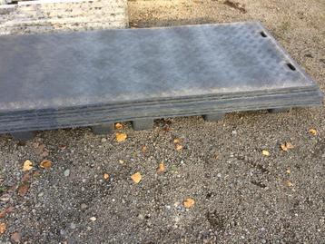 Kunstof Rijplaten Antislip 300x100x15 beschikbaar voor biedingen