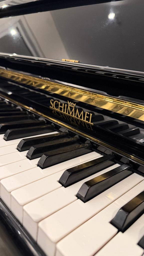 Schimmel klein, Muziek en Instrumenten, Piano's, Zo goed als nieuw, Piano, Zwart, Hoogglans, Verzenden