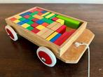 Kleurrijke houten Kinderblokkendoos in een wagentje, Ophalen of Verzenden, Gebruikt, Overige merken