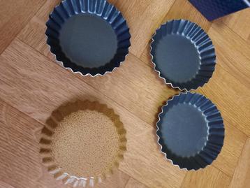 nieuw set van 4 bakvormpjes  beschikbaar voor biedingen