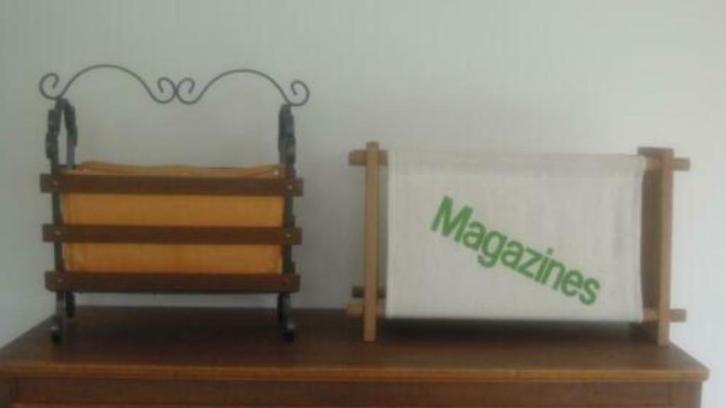 2 vintage krantenbakken / lectuurbakken, Antiek en Kunst, Antiek | Woonaccessoires, Ophalen
