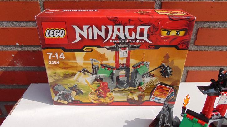 LEGO 2254 Ninjago Bergtempel Mountain Shrine, kaarten,doos.., Kinderen en Baby's, Speelgoed | Duplo en Lego, Zo goed als nieuw