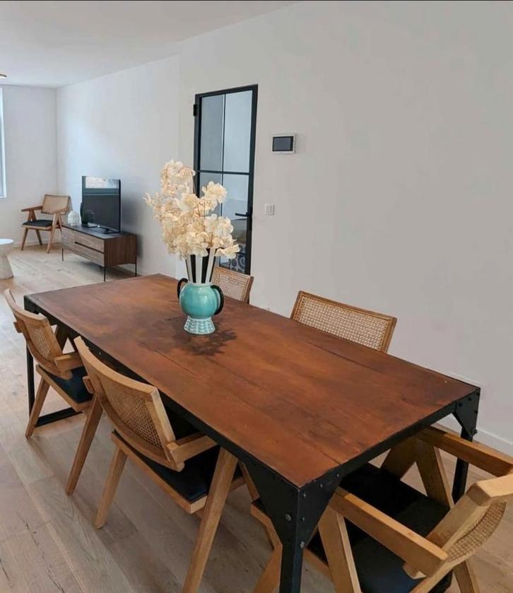 Massive houten eettafel (zonder stoelen), Huis en Inrichting, Complete eetkamers, Ophalen