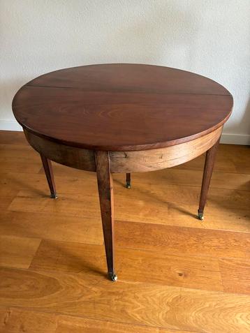 Antieke Ronde Tafel (inklapbaar) beschikbaar voor biedingen