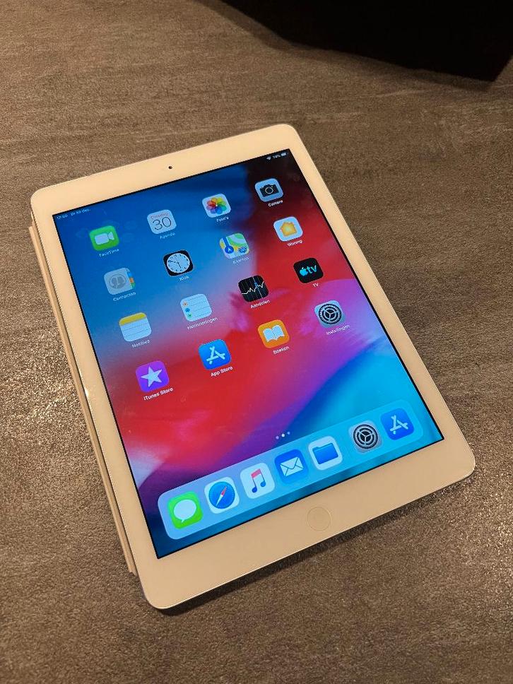 Apple iPad Air - 64GB - wit - inclusief cover en lader, Computers en Software, Apple iPads, Gebruikt, Apple iPad Air, Wi-Fi, 9 inch