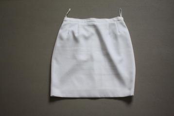 Elegante, witte,  korte rok –merk:  Losange – maat 40