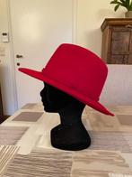Chapeau rouge laine feutrée, Made in Italy, taille 56-57, Enlèvement, Made in italy, 56 ou 57 cm (M, 7 ou 7⅛ pouces), Chapeau