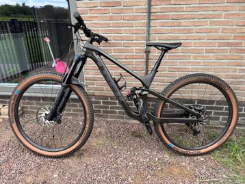 Trek slash 9.7 full carbon beschikbaar voor biedingen