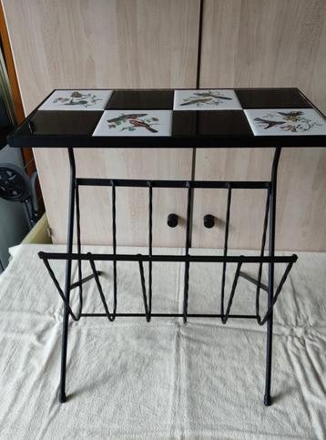 Porte journaux  beschikbaar voor biedingen