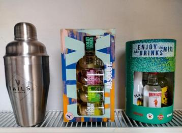 1 Cocktailshaker + 4 Mini Cocktails + 5 Mini Absolut Wodka's beschikbaar voor biedingen
