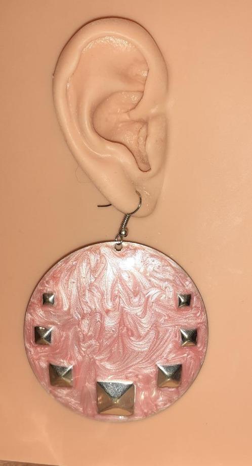 oorbellen hangers roze punk cirkel met studs, Handtassen en Accessoires, Oorbellen, Nieuw, Hangers, Overige materialen, Roze, Verzenden