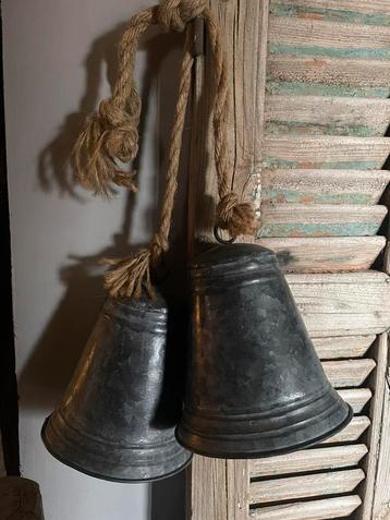Zinken bellen beschikbaar voor biedingen