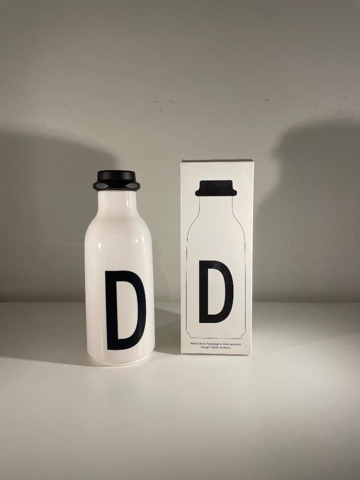 Gourde avec lettre D - Design Letters - Arne Jacobsen, Huis en Inrichting, Keuken | Servies, Nieuw, Kom(men), Effen, Overige materialen
