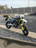 Husqvarna 701 Met slecht 2596km gelopen bj 2024, Motoren, Particulier, SuperMoto